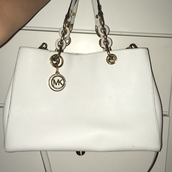 White michael kors hand bag with shoulder straps. - Picture 5 of 5